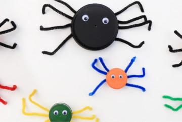 DIY for Halloween - Bottle Cap Spiders