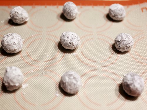 Place 9 balls on a baking sheet 2 inches apart