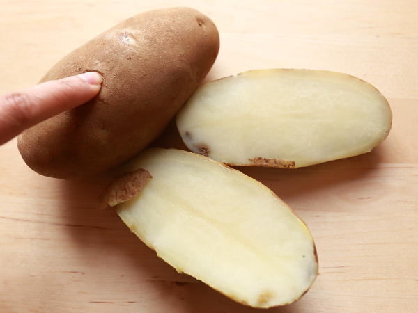 For easy latke boil the potato to undone stage and cool it for grating.