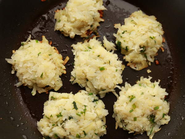 Pan fry the potato patties over medium heat to get golden crisp latkes!