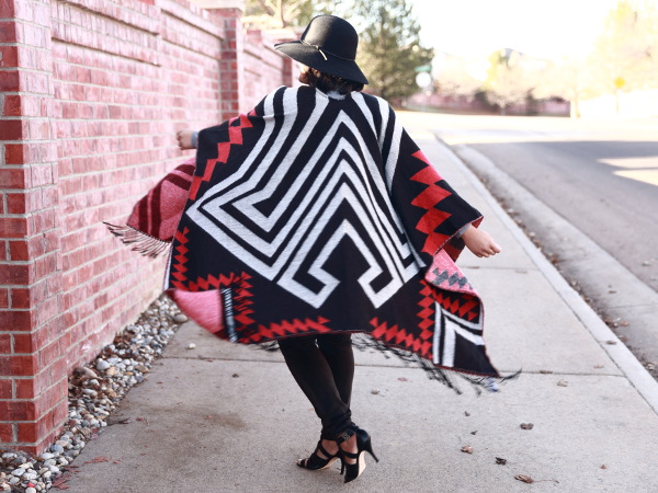 South western tribal print poncho brings the vibrancy of the spring and fluidity of the spring breeze. Pair it with distressed denim and high heels for a city chic outfit.