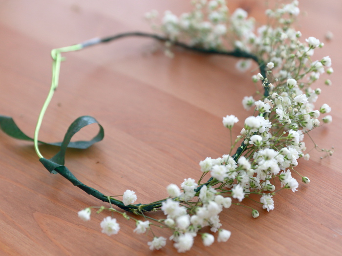 DIY Baby's Breath Flower Crown not only do make for a great photo prop, they are also good for summer or garden parties or even as a return gift.