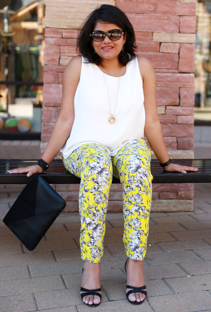 Styling Tips on how to wear floral pants! To create a street style casual look try wearing a sporty cap with the floral pants.