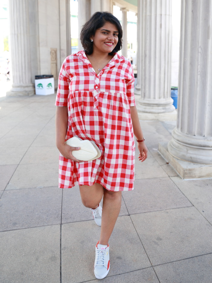 How to wear a feminine and fun outfit! Wear a fun silhouette with the Gingham print like this Plaid Pattern Doll Dress from Rosegal.