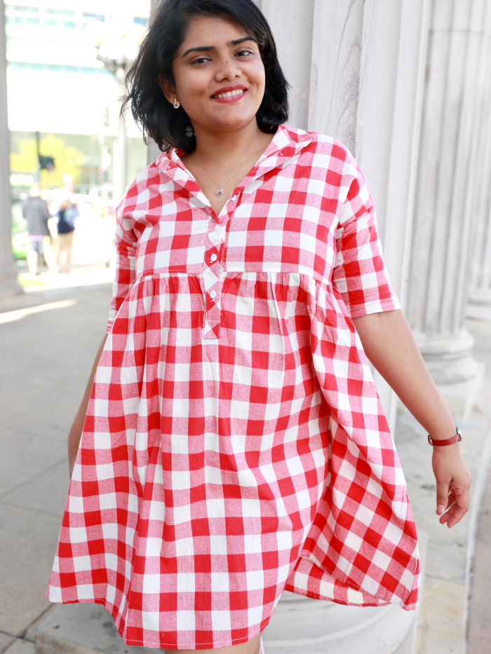 How to wear a feminine and fun outfit! Wear a fun silhouette with the Gingham print like this Plaid Pattern Doll Dress from Rosegal.