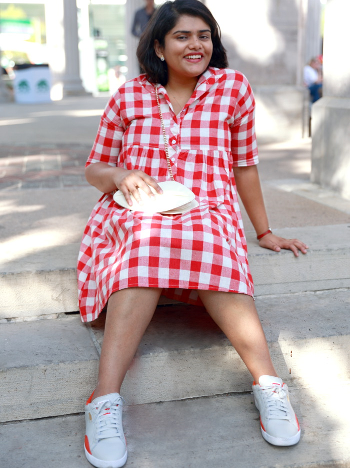 How to wear a feminine and fun outfit! Wear a fun silhouette with the Gingham print like this Plaid Pattern Doll Dress from Rosegal.